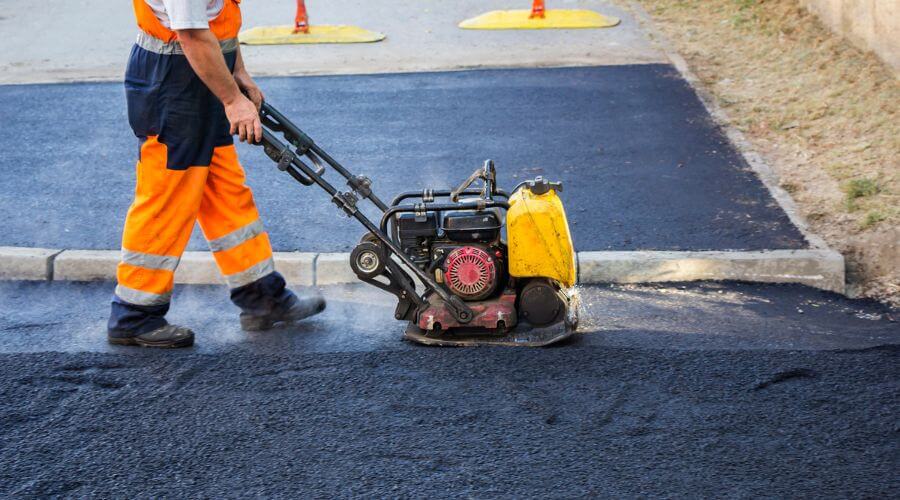 Professional gutter cleaning in Evansville, MN